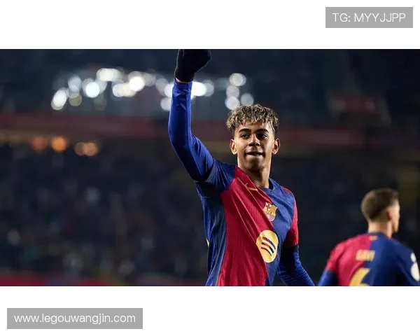 亚马尔晒马拉多纳旧照：巴萨 10 号传奇即将开启新章