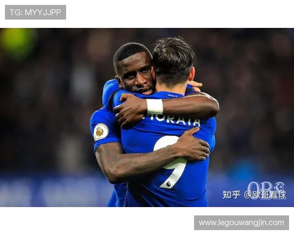 图赫尔更衣室暖心一幕：欧青赛夺冠后拥抱每位球员彰显领袖魅力(2)